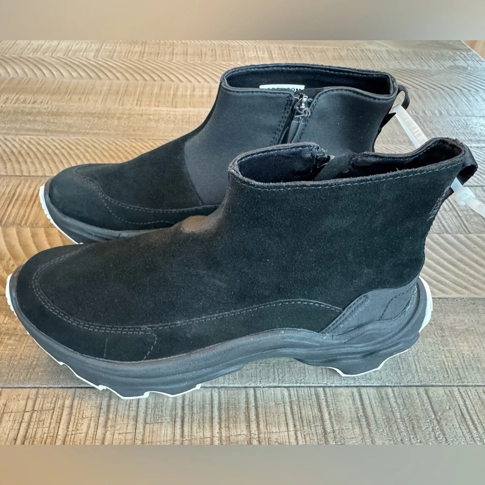 Sorel Kinetic Breakthru Acadia Waterproof Women's Shoe 9.5 (NWT)